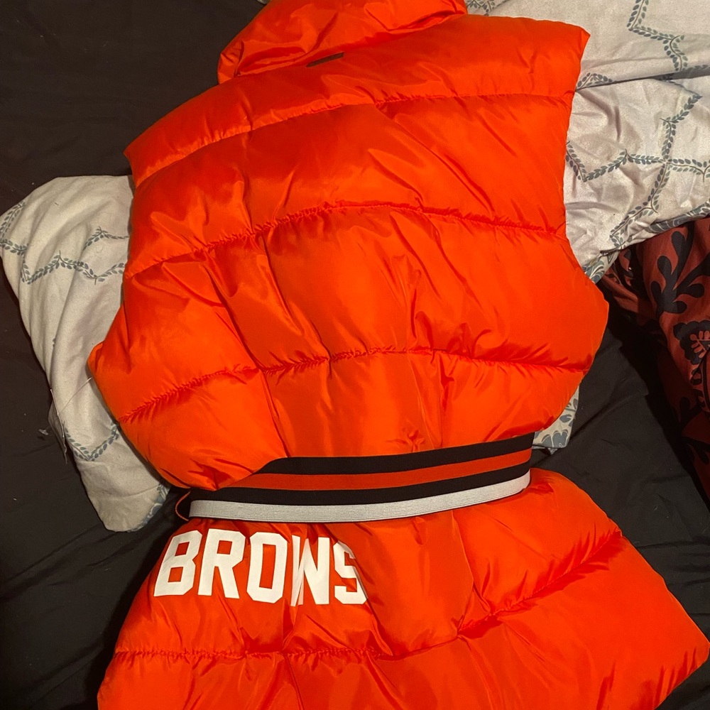 BNWT NFL CLEVELAND BROWNS UNISEX PUFFER VEST WITH BELT